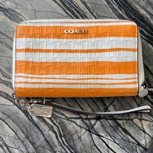 Wristlet Coach wallet